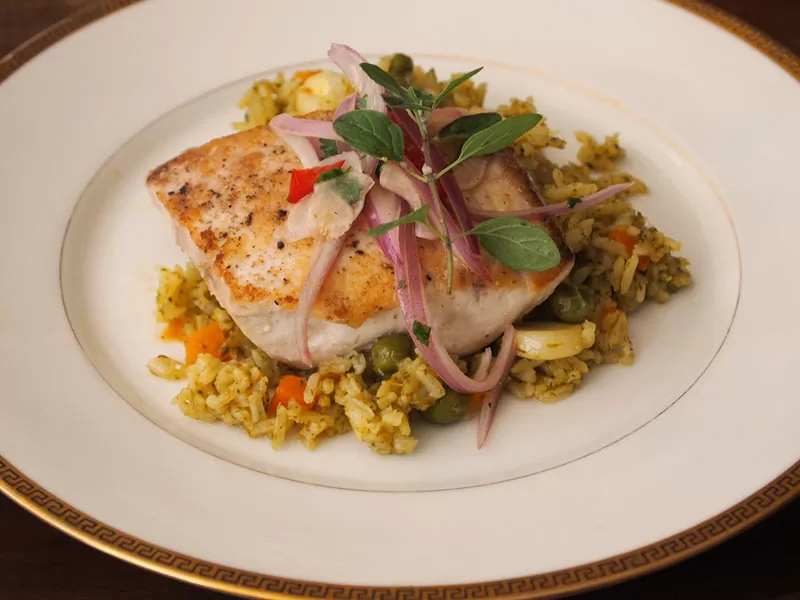 Arroz con Cilantro y Pescado Frito