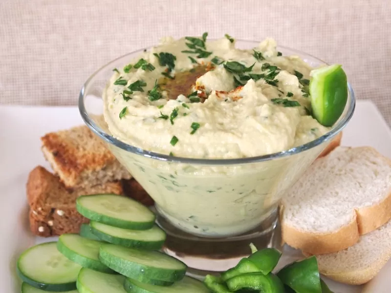 #LunesSinCarne – Comienza tu comida con un cremoso guacahummus