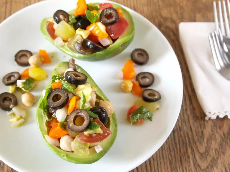 Aguacates Rellenos Mediterráneos