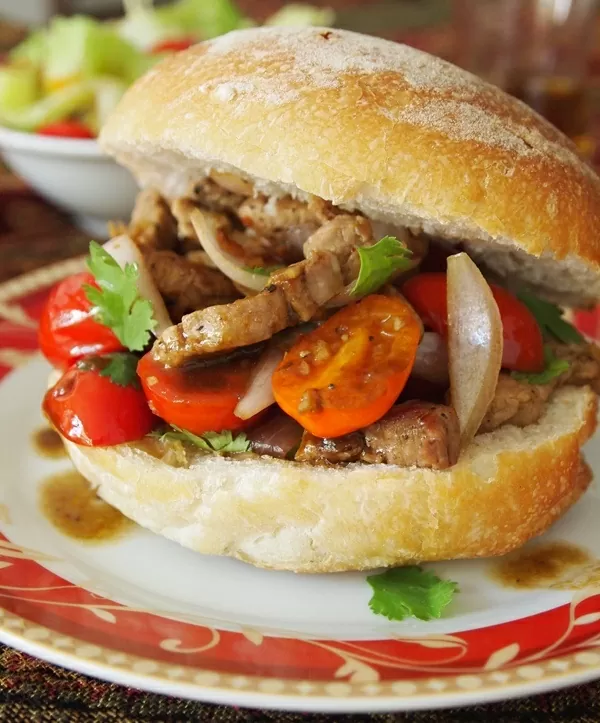 Sándwich De Cerdo Saltado
