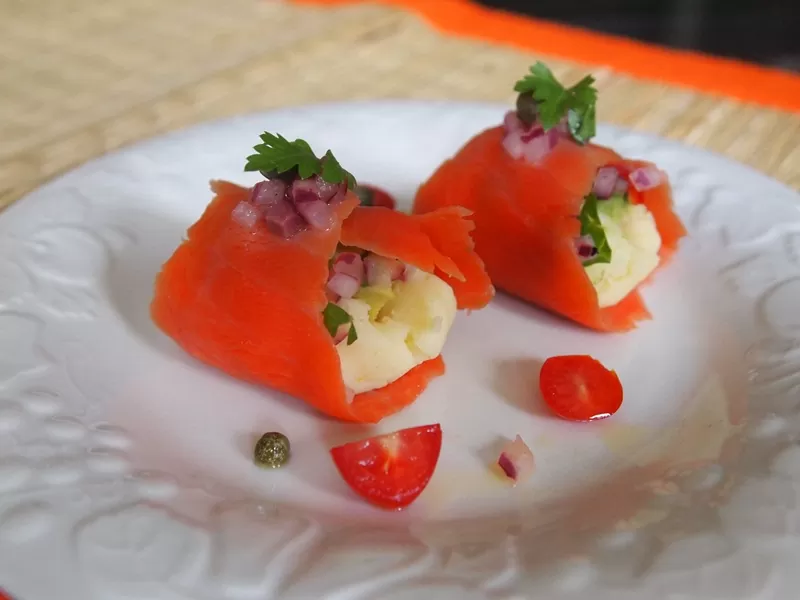 Bocaditos Gourmet de Salmón y Causa – En Uno Dos Tres