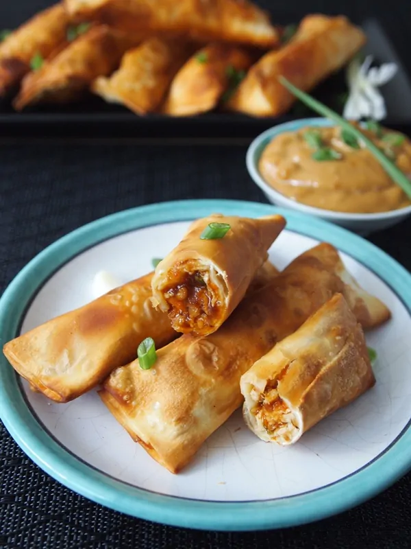 Tequeños de Pollo con Salsa Oriental