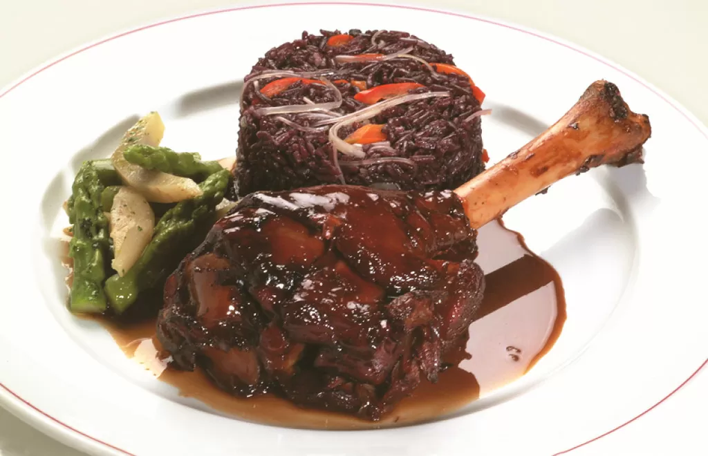 Piernas de cordero con arroz morado para Navidad
