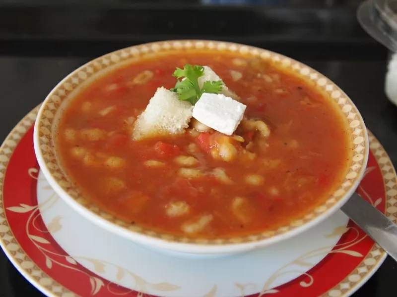 Sopa de tomate con trozos inspirada en los Andes y nuestros viajes