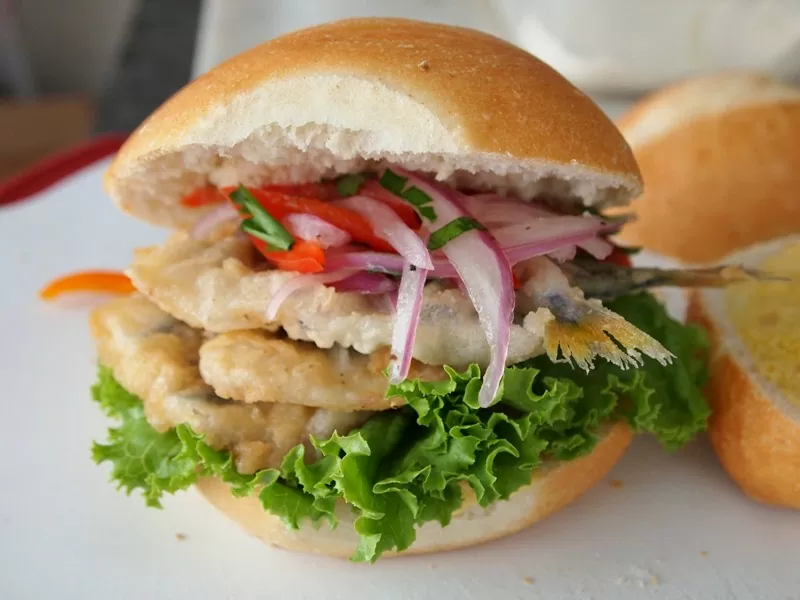 Pan con Pejerrey