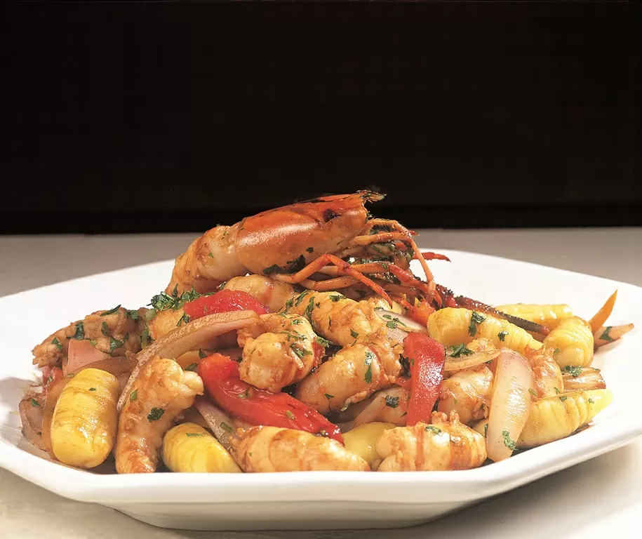 Salteado De Camarones Con ñoquis De Papa Amarilla – Adiós 2016