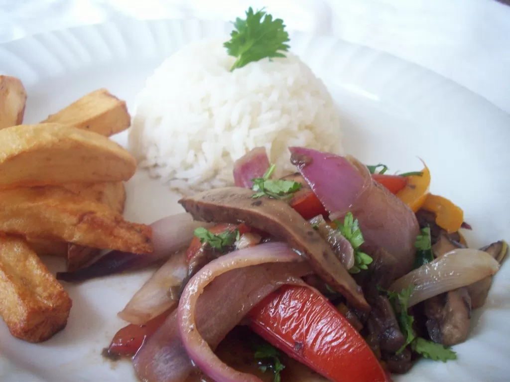 #LunesSinCarne – Portobellos Saltados (lomo saltado vegetariano)