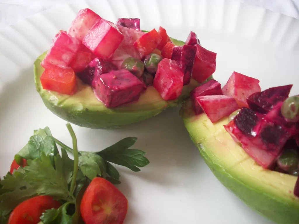 Palta rellena vegetariana – Por qué los aguacates son un alimento básico en la cocina de mi familia