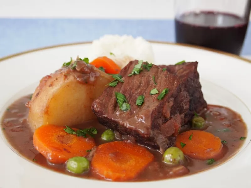 Cocine una vez y coma muchas veces con este versátil estofado de ternera