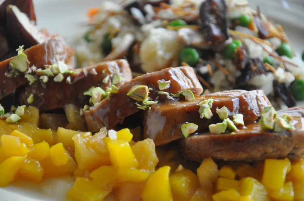 Lomo de cerdo con chutney de mango y arroz festivo – Un banquete navideño con la chef Ximena Llosa