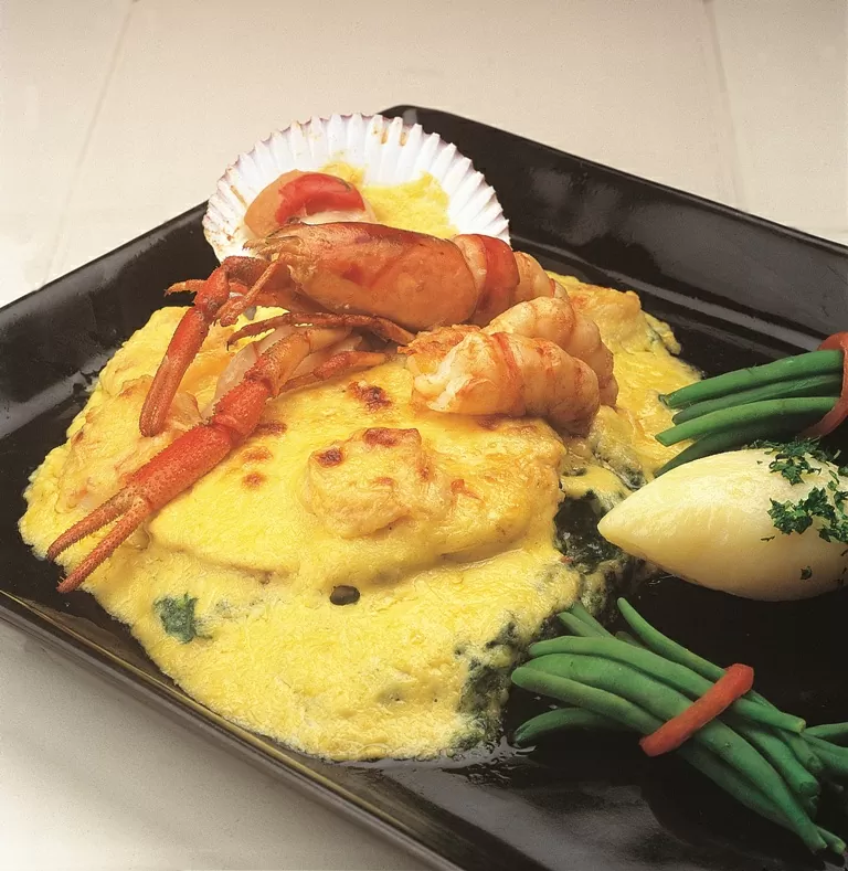 Pescado Gratinado Con Camarones Y Vieiras