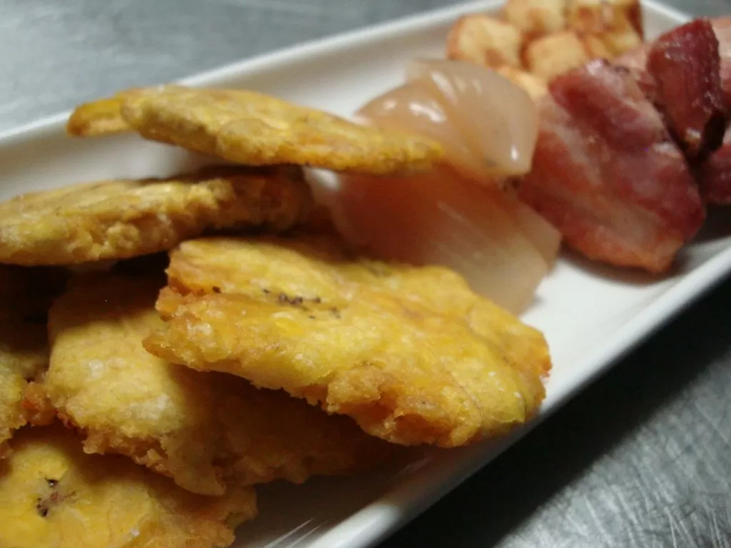 Patacones o Tostones – ¡Es Plátano!