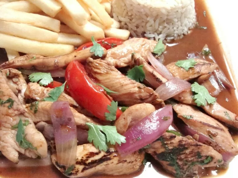 Pollo Saltado – Sabores sagrados para días sagrados