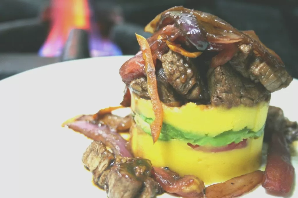 El espectáculo del lomo saltado de La Folie