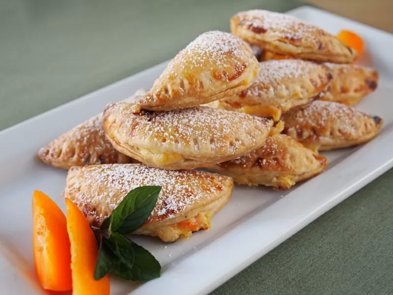 Empanadas de queso crema y albaricoque