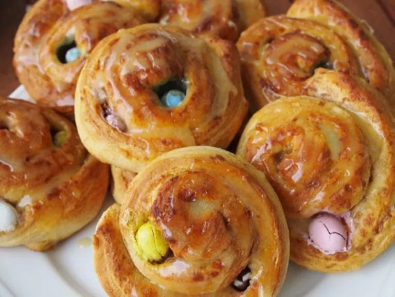 Rollos de canela de Pascua – ¡Feliz Pascua!