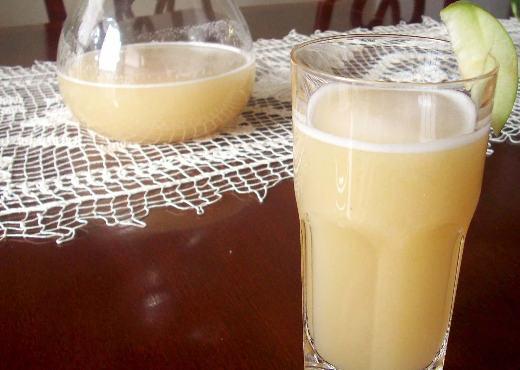 Agua de manzana: un vaso al día mantiene alejado al médico
